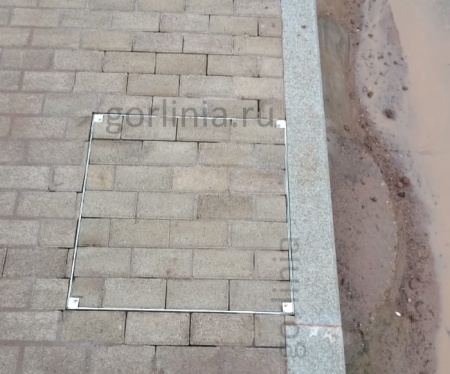 Фото с объекта люки под брусчатку Drago на тротуаре